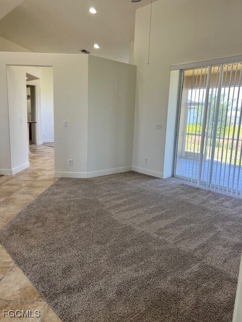 Foto del edificio - 390 Palomar Ave