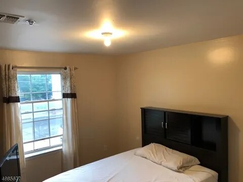 Foto del edificio - 469 Hawthorne Ave