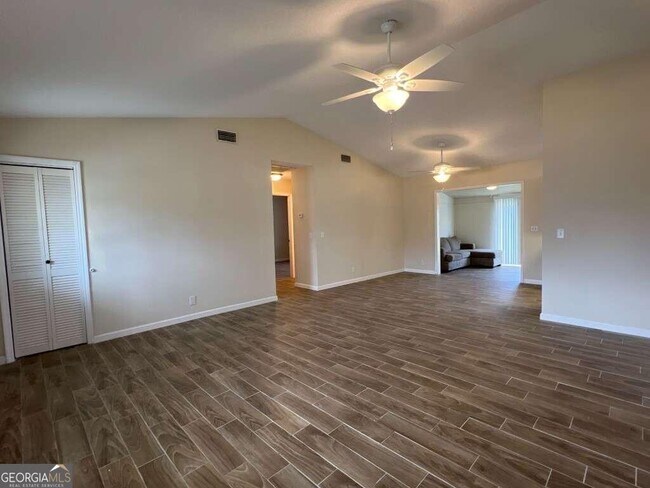 Foto del edificio - 103 Willow Lake Dr