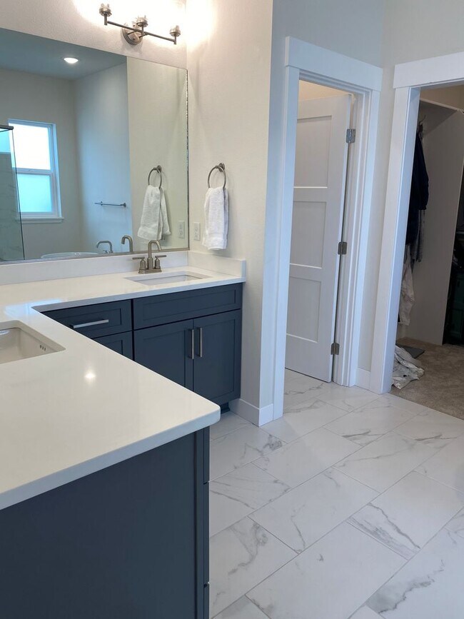 Building Photo - 5466 Sandhill Lp