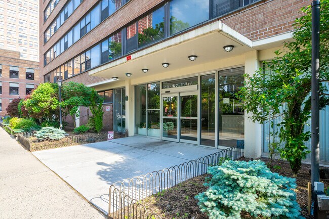Foto del edificio - 135 Montgomery St