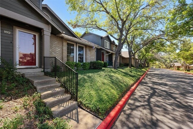Building Photo - 1015 E Yager Ln