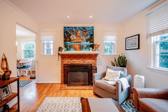 Building Photo - Charming Cape Cod Retreat in Prime Falls C...