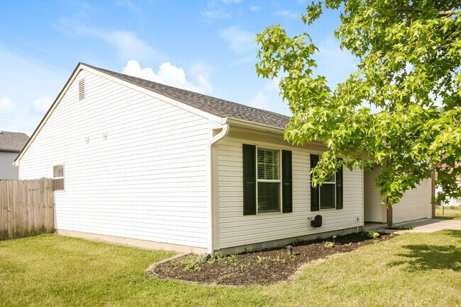 Building Photo - 3939 Gray Arbor Way