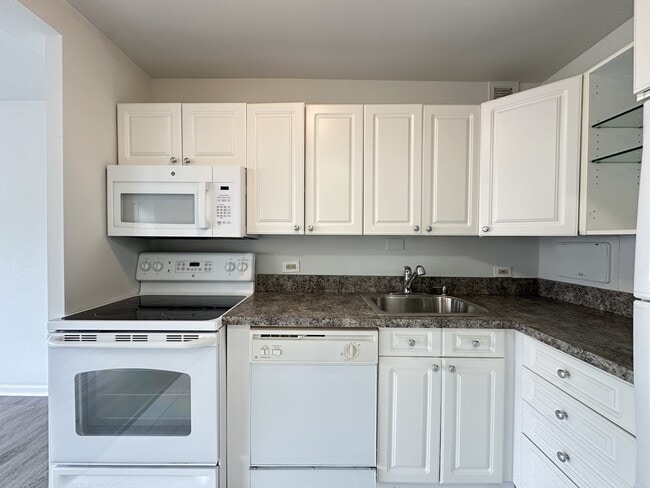 Building Photo - 1349 N Dearborn St