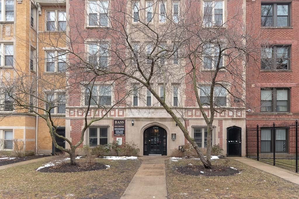 Foto principal - 1369 W Greenleaf Ave