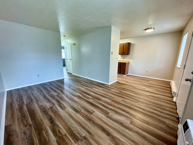 Foto del edificio - 943 N. Dorset