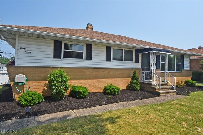 Foto del edificio - 37 E Meadowlawn Blvd