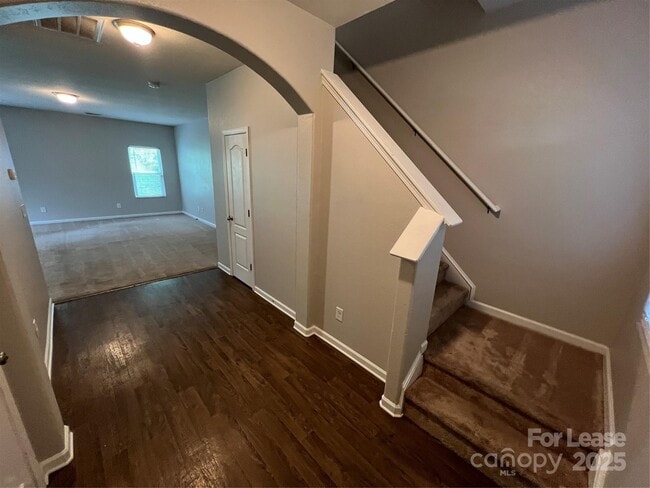 Building Photo - 8240 Paw Valley Ln