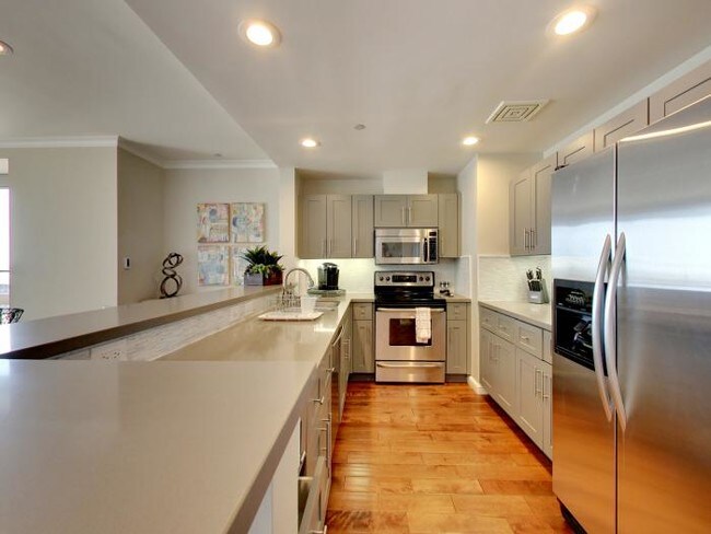 Building Photo - 2 bedroom in San Francisco CA 94104