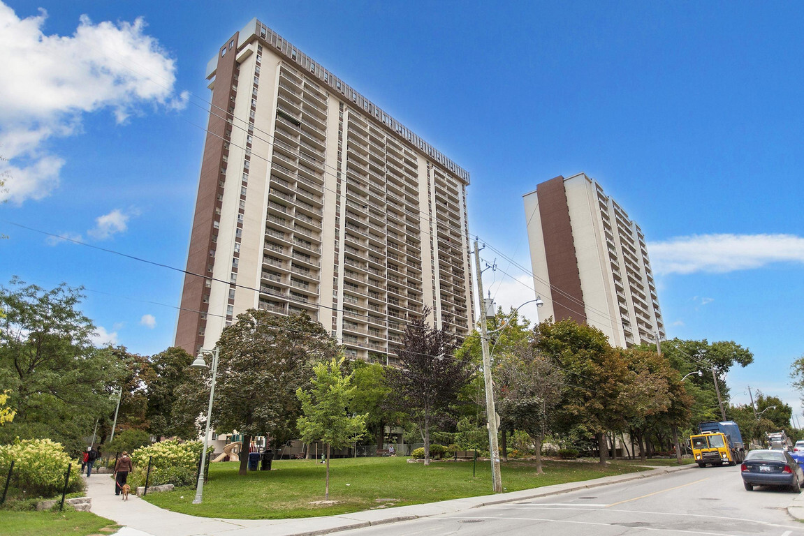 Primary Photo - Upper Canada Court, Centre