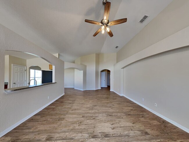 Building Photo - 1306 Vista del Lago Blvd
