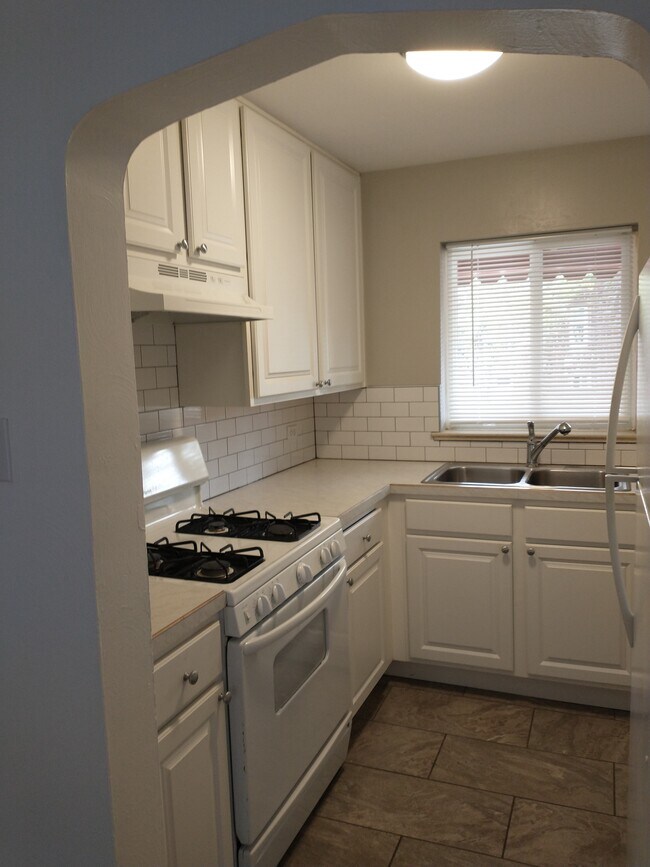 Kitchen - 340 S Alcott St