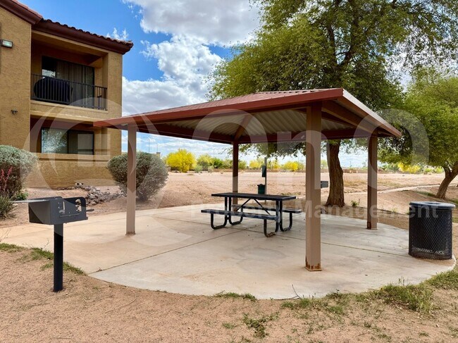 Foto del edificio - 1456 E 9th St