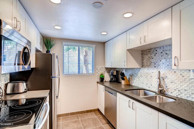 Foto del edificio - 7430 E Chaparral Rd