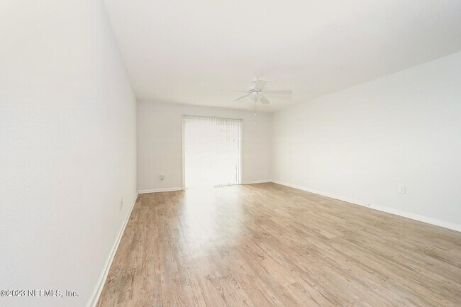 Foto del edificio - 512 Eiseman Wy