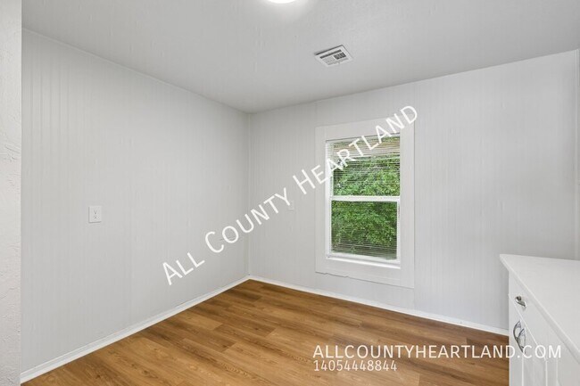 Foto del edificio - 3812 SE 25th St