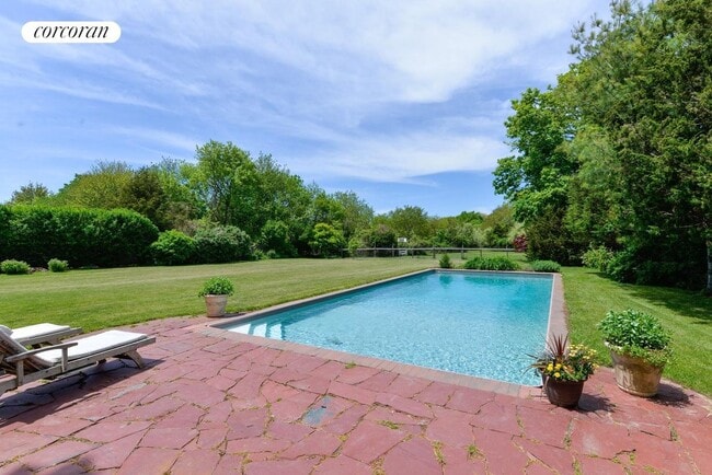 Foto del edificio - 2214 Montauk Hwy