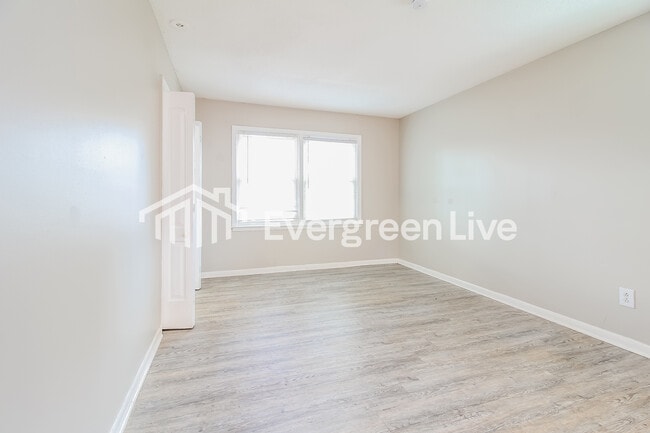 Foto del edificio - 614 Pine Hill Dr