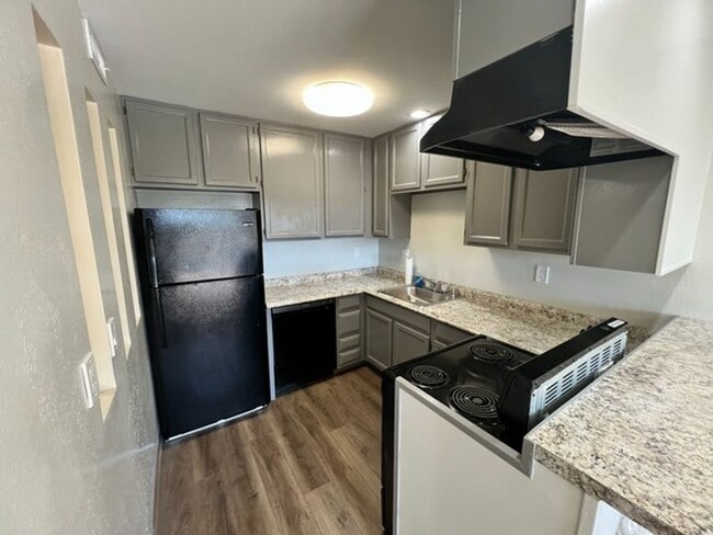 Building Photo - Conveniently located Refreshed Two Bedr...