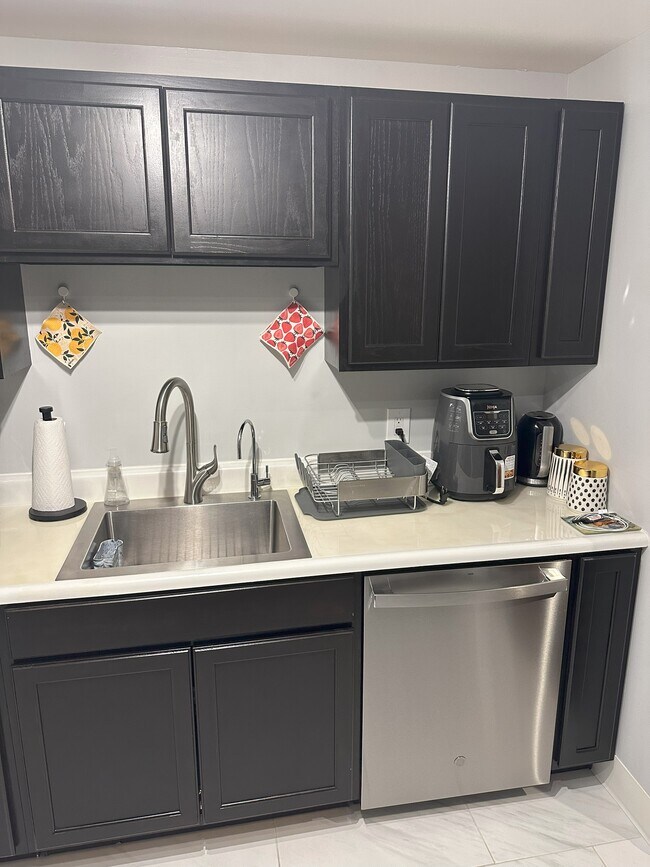 Foto del edificio - 2 Marc Dr