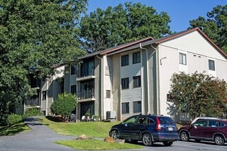 Building Photo - 10 Spring Ct