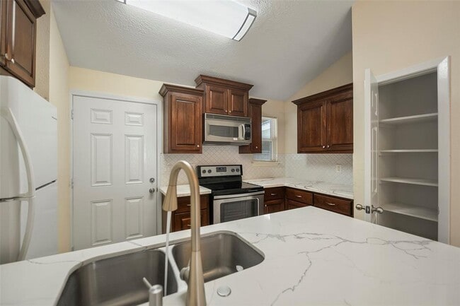 Building Photo - 12718 Summer Mill Dr