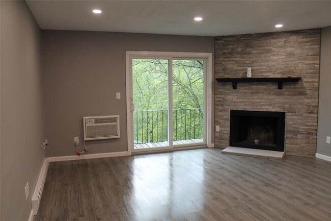 Building Photo - 1003 Parkview Dr