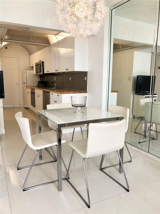 Building Photo - 100 Lincoln Rd