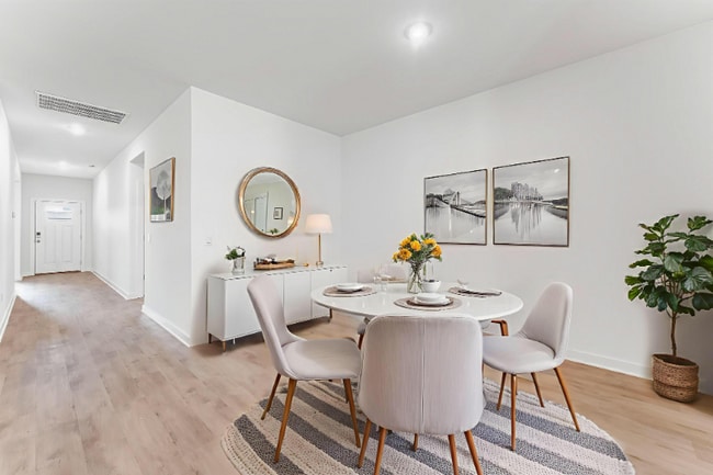 Photo - 114 S Maroon Ave House