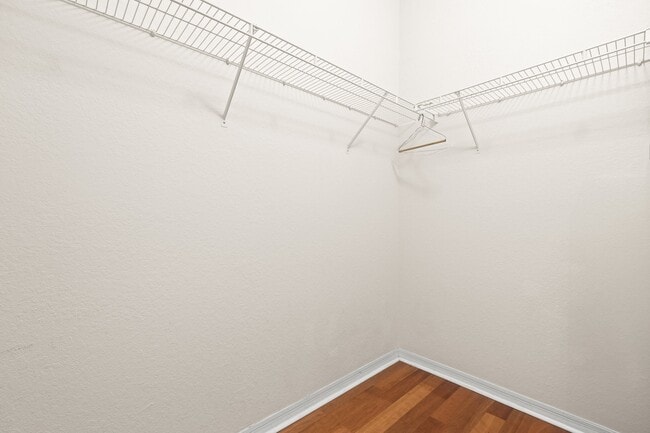 Building Photo - 402 S Armenia Ave