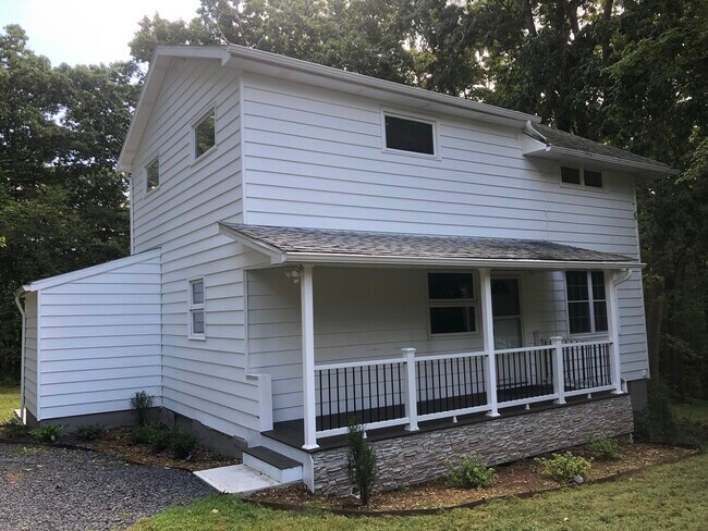 Building Photo - 264 S Main Rd