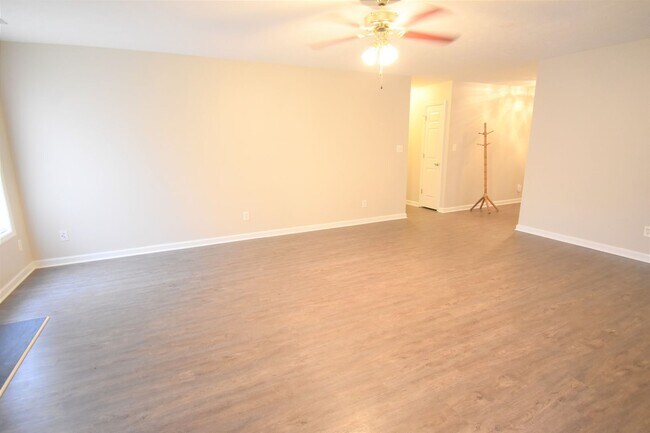 Foto del edificio - Coming Soon: 3 Bedroom, 2.5 Bathroom Home ...