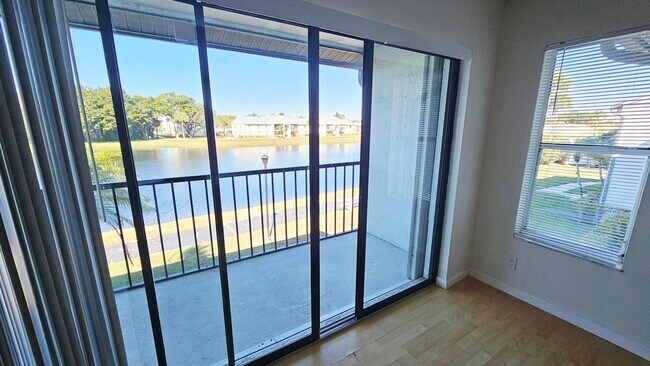 Foto del edificio - 1001 Green Pine Blvd