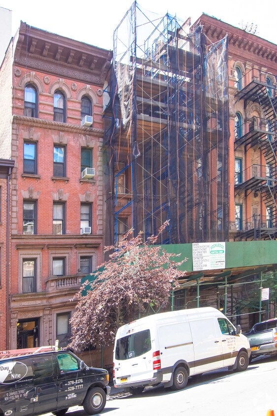 Primary Photo - 116 E 17th St