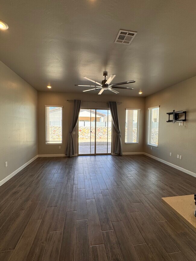 Building Photo - 3959 Santa Alexandra Rd