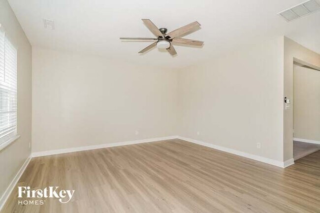 Foto del edificio - 16387 Sedalia Dr