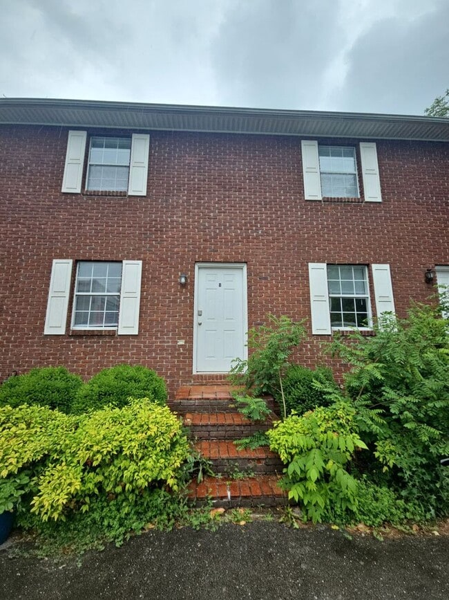 Building Photo - 1219 Byrne Ave