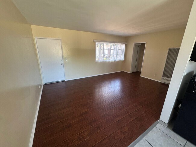 Building Photo - 6633 Woodley Ave