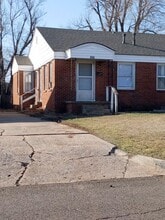 Building Photo - 434 E Showalter Dr