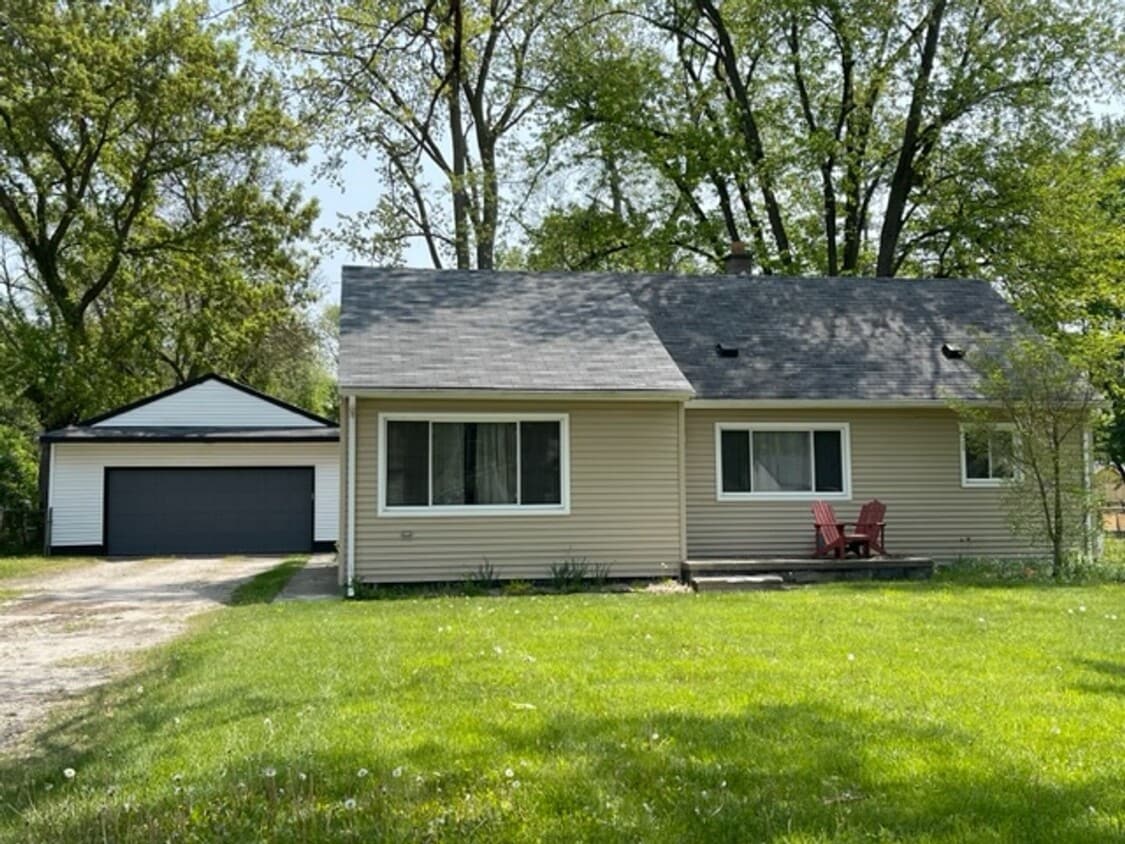 Foto principal - ADORABLE 3 BED 1.5 BATH BUNGALOW -----DEER...