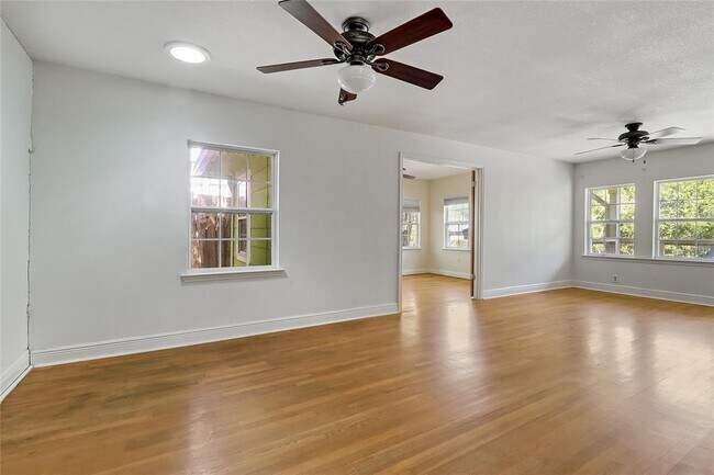 Foto del edificio - 1706 Maple Ave