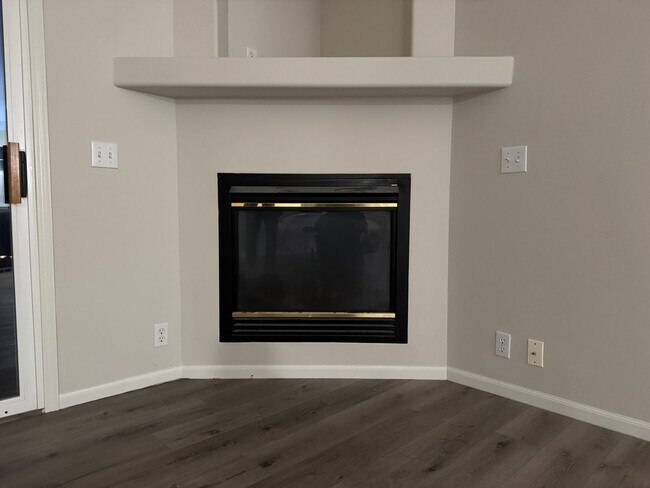 Foto del edificio - Move-In Ready 3-Bedroom Home with New Flooring & Fenced Yard