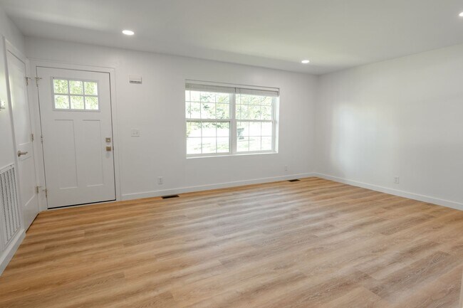 Foto del edificio - 3 Bed, 2 Bath Home in Walking Distance to Downtown Franklin