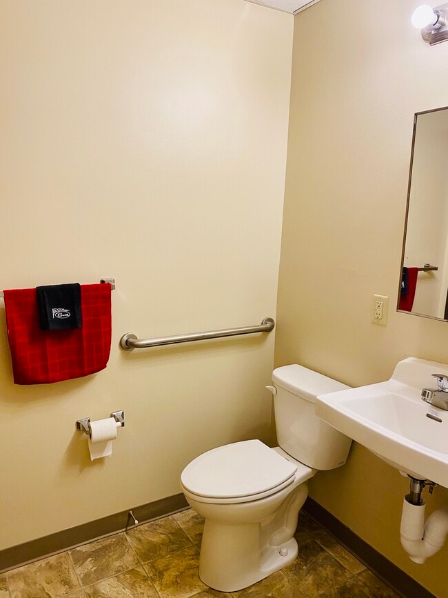 Madison Street Apartments Apartments Topeka, KS