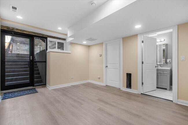 Foto del edificio - 1635 N Ashland Ave