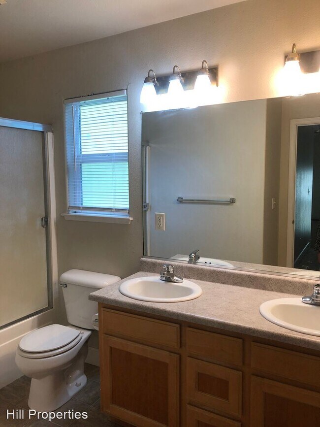 Foto del edificio - 3 br, 2 bath House - 232 Oak Street