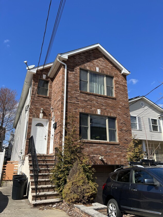 241 Pine St, Jersey City, NJ 07304 Townhome Rentals in Jersey City NJ