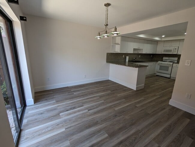 Building Photo - 6445 SW 116th Pl