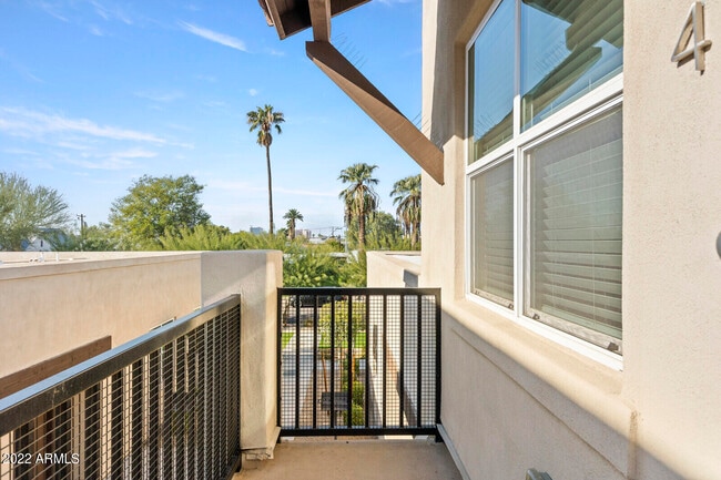 Building Photo - 2245 N Dayton St